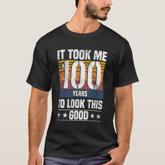 100年の歳月を経てこの世を見るまでにおもしろい100年かかった Tシャツ (正面)