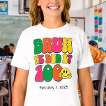 100日の学校カスタム文字 Tシャツ<br><div class="desc">カスタマイズ文字と簡単にスクーパーソナライズされたルTシャツの100日を作成。EDITクリックデザインでカスタマイズ可能な文字色を変更。このデザインを他のZazzle製品に転送し、ほとんどのZazzleアイテムに合わせて調整できる。標準のStudioデザインは、プロフェッショナルプリント用の高解像度グラフィックスで作成される。Standard Studioのデザインとストップのデザインを選んでありがとう。</div>