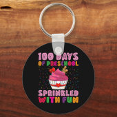 100日の未就学児のおもしろいカップケーキG キーホルダー (正面)