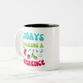 100日の違いを作るおもしろい子供の学校 ツートーンマグカップ (正面左)