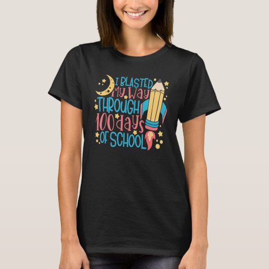 100日を突破した子供たちの学校生活を爆破したよ Tシャツ (正面)