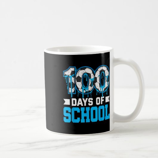 100日を迎えた学校のサッカー コーヒーマグカップ (右)