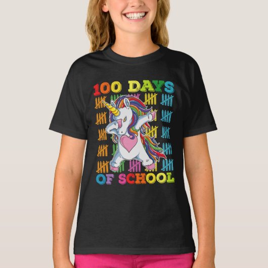 100日を迎えた学校のユニコーン先生 Tシャツ (正面)