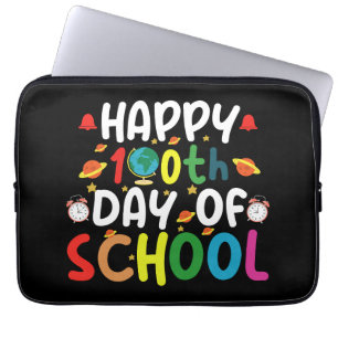100日目の学校をお祝いする先生と生徒 ラップトップスリーブ