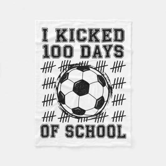 100日目の学校をキックしたサッカー好き100日目 フリースブランケット (正面)