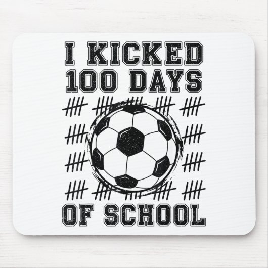 100日目の学校をキックしたサッカー好き100日目 マウスパッド (正面)