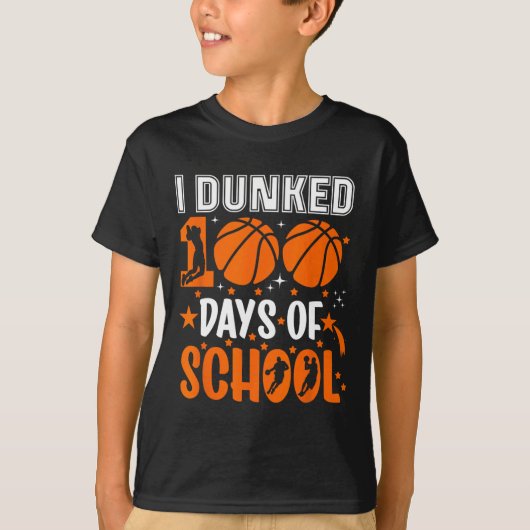 100日目の学校をダンク!スケッチ 100日お祝い先生 Tシャツ (正面)