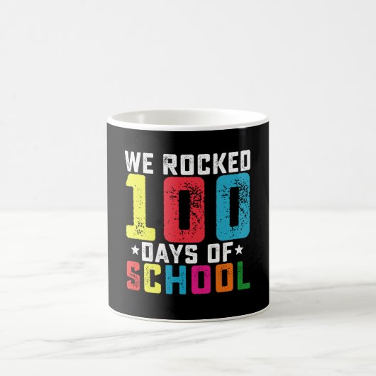 100日目の学校を楽しんだ先生と生徒 コーヒーマグカップ (中央)