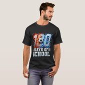 100日目の学校サッカー 100日間の学校生活を迎えた男子 Tシャツ (正面フル)