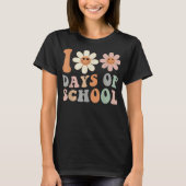 100日目を迎えたお祝いに ハッピーバースデー 学校の先生 女子 Tシャツ (正面)