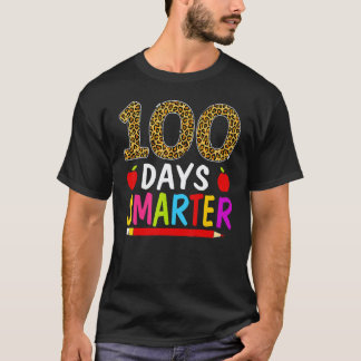 100日目を迎えた賢い先生と生徒 100日目の学校 Tシャツ