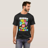 100日間の学校生活を終えた1年生の明るい先生 Tシャツ (正面フル)