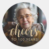 100歳の誕生日パーティーの写真 乾杯 ラウンドシール (正面)