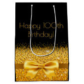 100歳の誕生日ブラック金ゴールドの弓きらめき ミディアムペーパーバッグ (裏面)