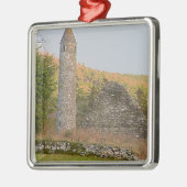 1000歳以上のアイリッシュラウンドタワー メタルオーナメント (左)