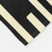 100216 – 黒とクリーム フリースブランケット (角)