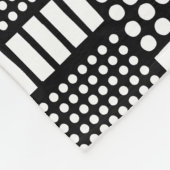 100416 – 白（黒） フリースブランケット (角)