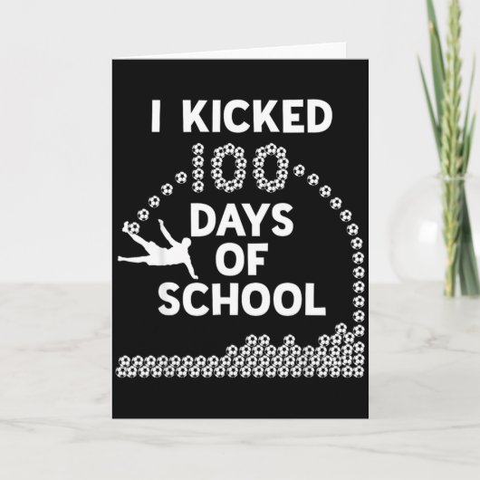 100 日の学校サッカー子供用 100 日目 T シャツ カード (正面)