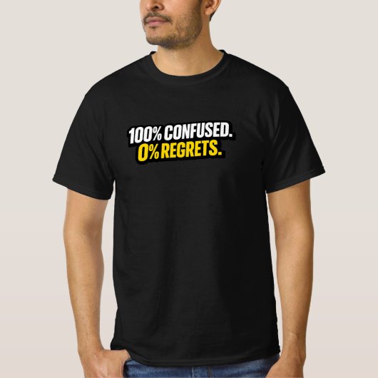 「100% 混乱。0% 後悔。」面白いミームTシャツ Tシャツ (正面)
