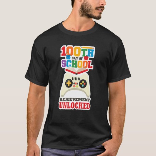 100 Day of School Achievement Unlocked Gamer Tシャツ (正面)