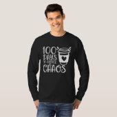 100 Days of Coffee and Chaos Funny Teacher Tees Tシャツ (正面フル)