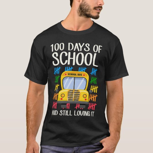 100 Days Of School And Still Loving It School Bus  Tシャツ (正面)