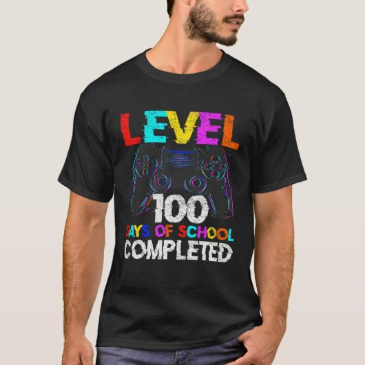 100 Days of School Completed Gamer Boy Level 100 C Tシャツ (正面)