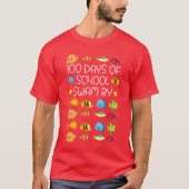 100 Days Of School Swam Byeacher Student Fish fami Tシャツ (正面)