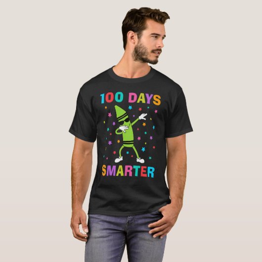 100 Days Smarter 100th Day of School Dabbing Crayo Tシャツ (正面フル)