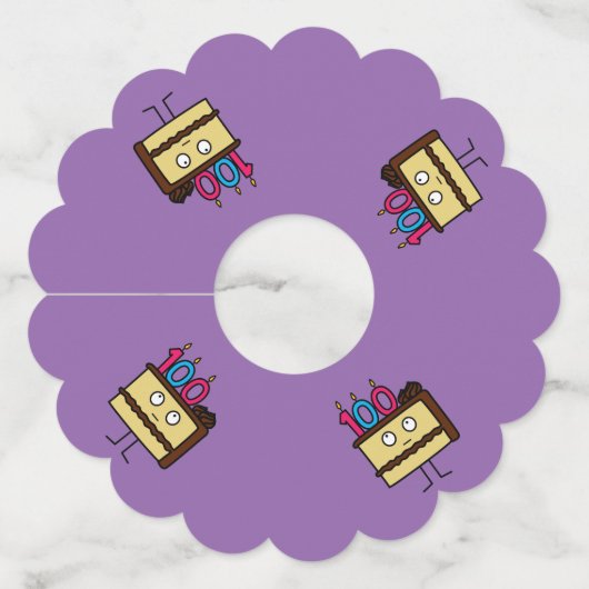 100th蝋燭チョコレートアイシングが付いているお誕生日ケーキ ワイングラスタグ (裏面)