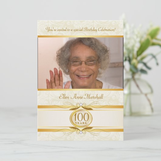 100th誕生日-アイボリーのダマスク織の写真の招待状 招待状 (スタンド正面)