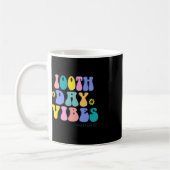 100th Day of School Vibesレトロ先生Happy 100 コーヒーマグカップ (左)