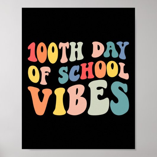100th Day of School Vibesレトロ先生Kids Happy ポスター (正面)