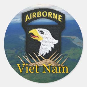 101st空挺師団の退役軍人ベトナムはstic診察します ラウンドシール
