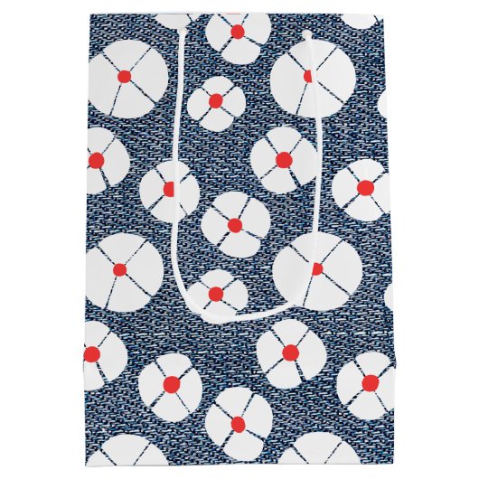 102歳の誕生日風船 花柄デニム生地に白い花と赤い中心と風船,  ミディアムペーパーバッグ (裏面)