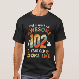 102番目の誕生日ギフト102歳はファンのように見える Tシャツ