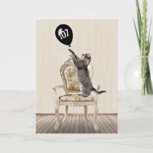 107誕生日Tabby Cat on Chair Card カード (正面)