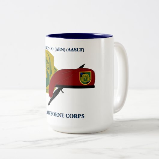 108TH憲兵の会社の第18空輸のマグ ツートーンマグカップ (正面右)
