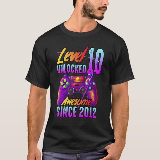 10 2012番目の素晴らし誕生以降のレベル2012のロック解除 Tシャツ (正面)
