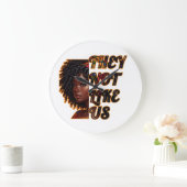 10.75インチ円形アクリル製の壁時計 – 彼らは我々を好まない ラージ壁時計 (ホーム)