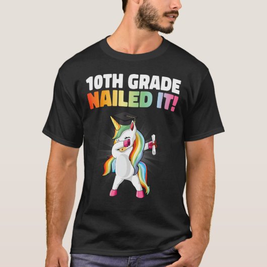 10th Grade Nailed It Dabbing Unicorn 10th Grade G Tシャツ (正面)