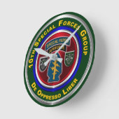 10th Special Forces Groupの記念品 ラウンド壁時計 (傾斜)