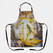 11月の森：雪離れの下に黄色い エプロン (正面)