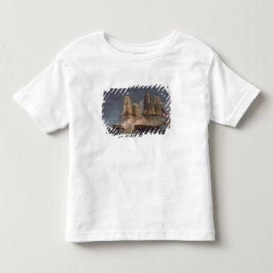 11月10日、HMSアメジストによるテティスの捕獲 トドラーTシャツ