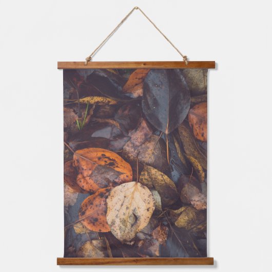 11月:赤い果実と茶色の紅葉 吊り下げ型タペストリー (正面2)