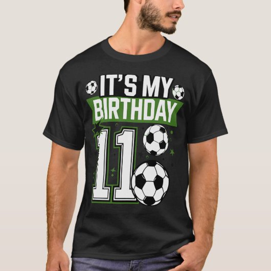 11歳のサッカー少年 誕生日おめでとう Tシャツ (正面)