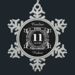 11結婚周年記念鋼 スノーフレークピューターオーナメント<br><div class="desc">お前の結婚11周年は伝統的鋼鉄だ。このクレストスタイルデザインは、カップルの11年祝の結婚のためのロマンチックなデザインである。このもしデザインの救済下に連絡頼カスタマイズ、彼らはこの文字の下にあるデザイナーのボタンです。11th, 11 結婚s anniversary, 11th anniversary, steel, anniversary, 結婚 s, romantic, 11years, 結婚 s anniversary,白黒,</div>