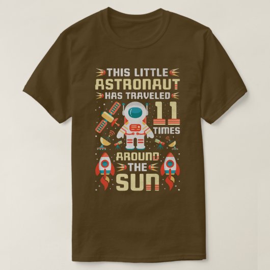 11誕生日の宇宙飛行士が11回Arouを旅した Tシャツ (デザイン正面)