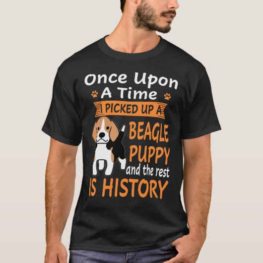 115 ワン・アポン・ア・タイム - ビーグル子犬 Tシャツ (正面)