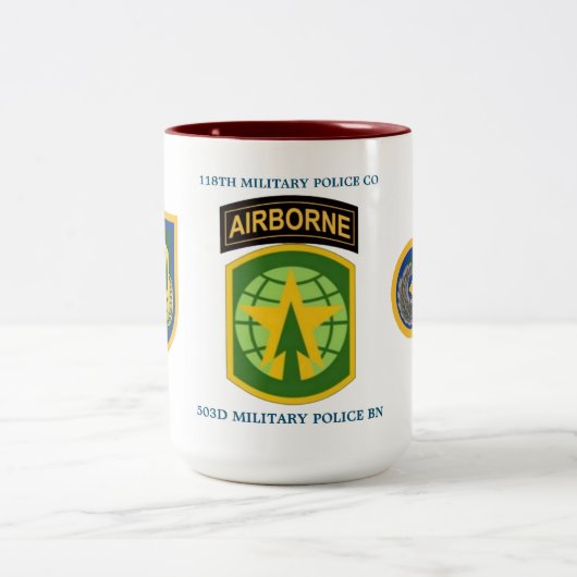 118TH憲兵の会社のマグ ツートーンマグカップ (中央)